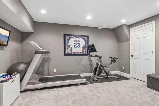 1204 Parliament Court, Libertyville, IL 60048