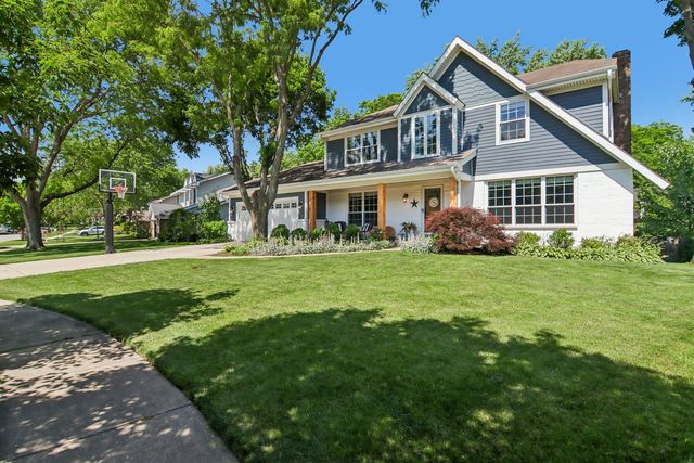 1204 Parliament Court, Libertyville, IL 60048