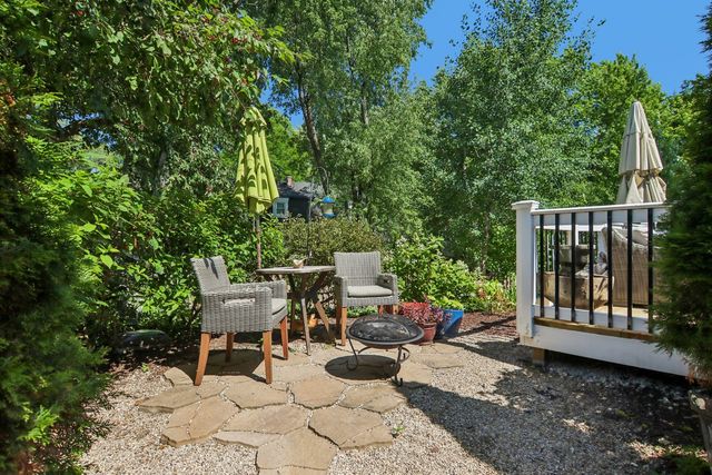 1204 Parliament Court, Libertyville, IL 60048