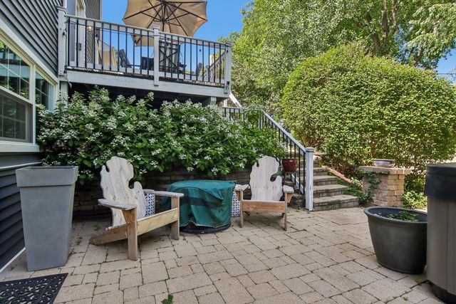 1204 Parliament Court, Libertyville, IL 60048