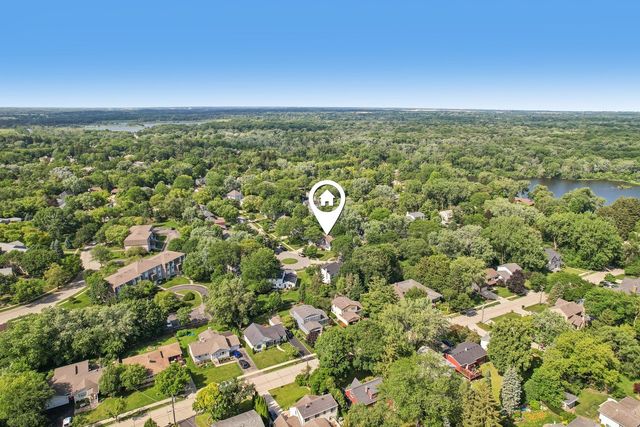 1204 Parliament Court, Libertyville, IL 60048