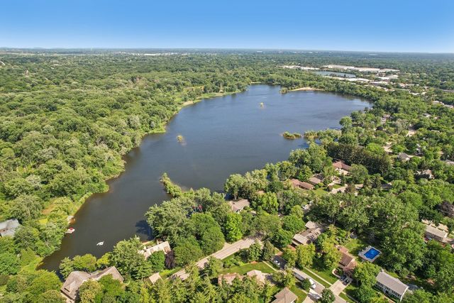 1204 Parliament Court, Libertyville, IL 60048