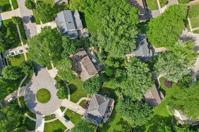 1204 Parliament Court, Libertyville, IL 60048