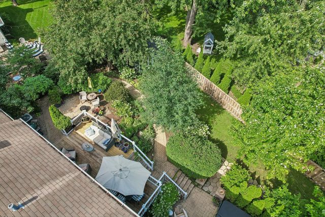 1204 Parliament Court, Libertyville, IL 60048