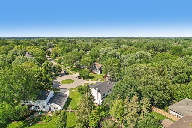 1204 Parliament Court, Libertyville, IL 60048