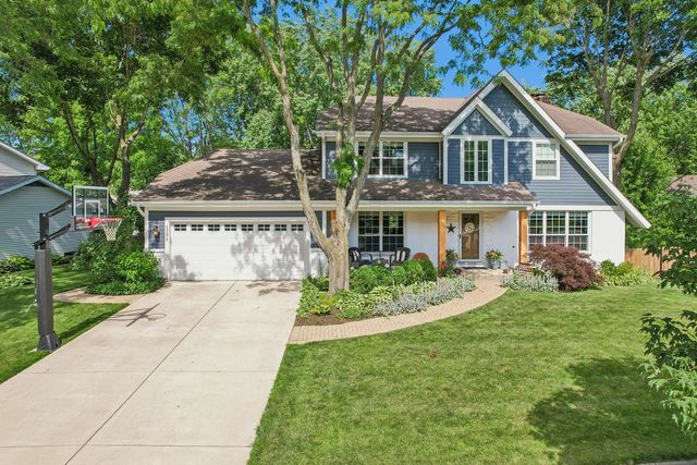 1204 Parliament Court, Libertyville, IL 60048