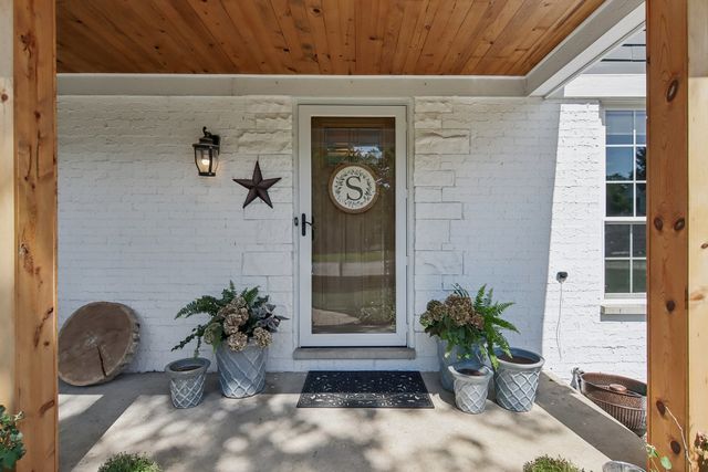 1204 Parliament Court, Libertyville, IL 60048