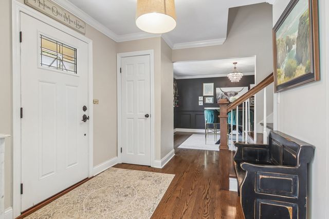 1204 Parliament Court, Libertyville, IL 60048