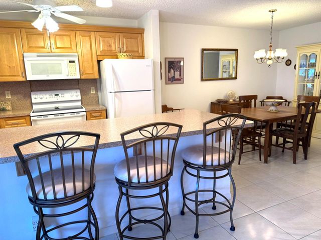 200 Pine Point Drive B, Boynton Beach, FL 33435