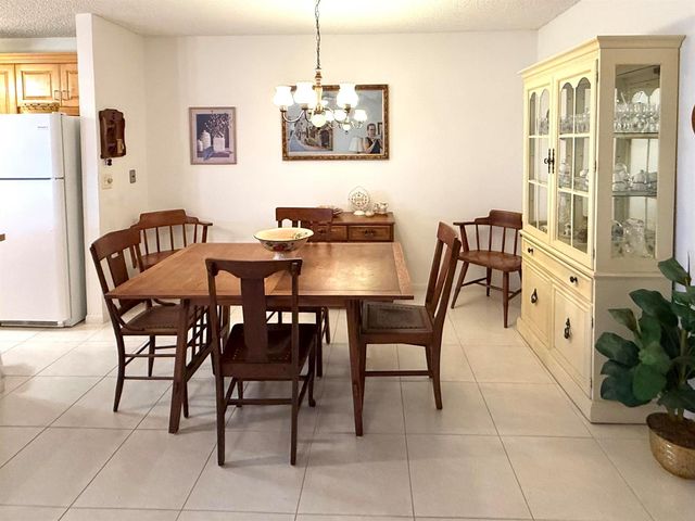200 Pine Point Drive B, Boynton Beach, FL 33435