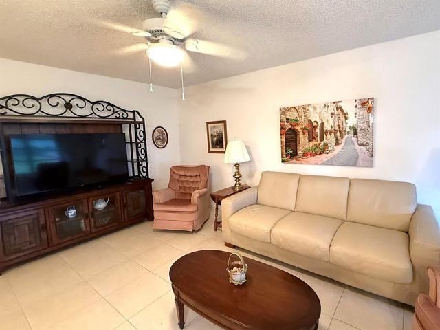 200 Pine Point Drive B, Boynton Beach, FL 33435