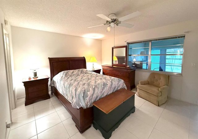 200 Pine Point Drive B, Boynton Beach, FL 33435