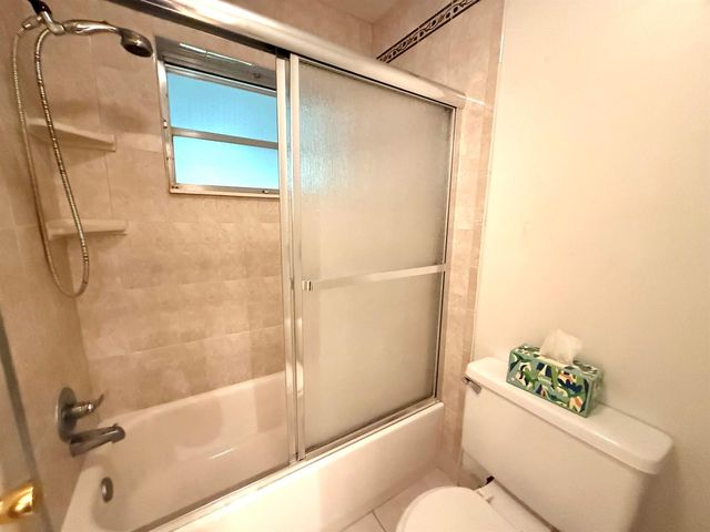 200 Pine Point Drive B, Boynton Beach, FL 33435