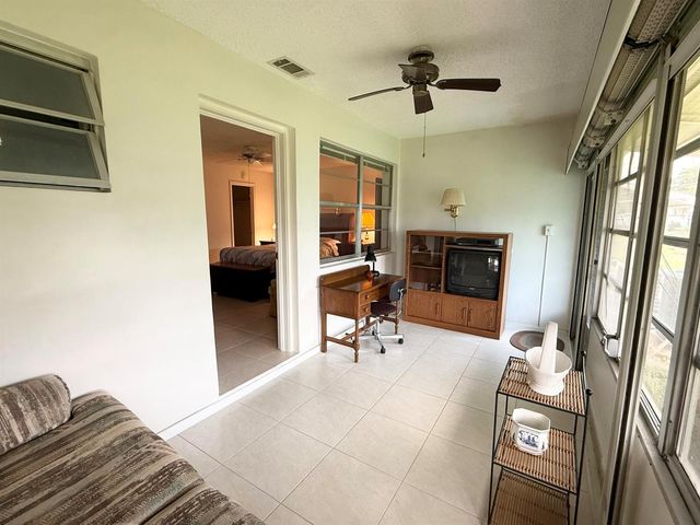 200 Pine Point Drive B, Boynton Beach, FL 33435