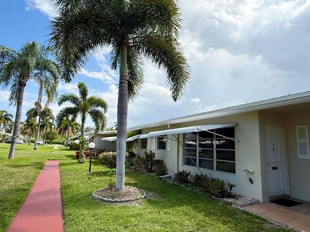 200 Pine Point Drive B, Boynton Beach, FL 33435