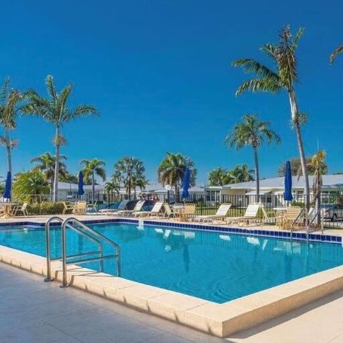200 Pine Point Drive B, Boynton Beach, FL 33435