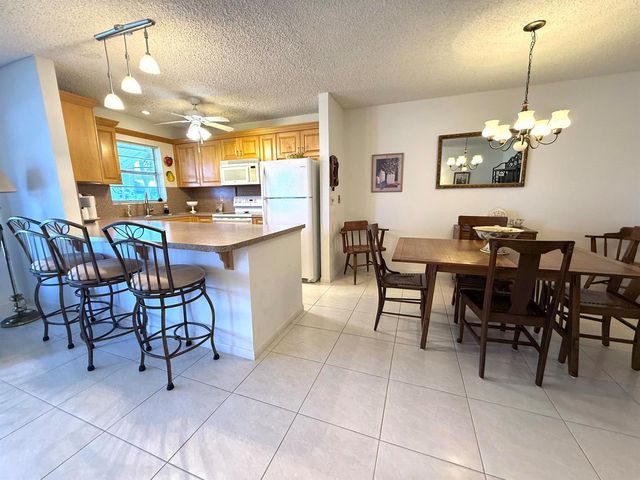 200 Pine Point Drive B, Boynton Beach, FL 33435