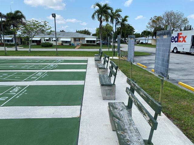 200 Pine Point Drive B, Boynton Beach, FL 33435