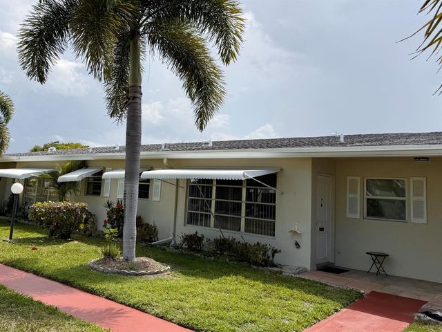 200 Pine Point Drive B, Boynton Beach, FL 33435