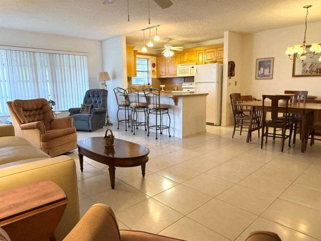 200 Pine Point Drive B, Boynton Beach, FL 33435