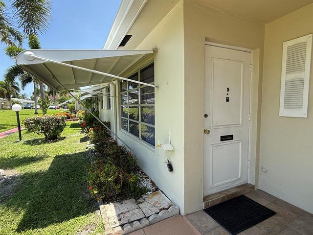 200 Pine Point Drive B, Boynton Beach, FL 33435