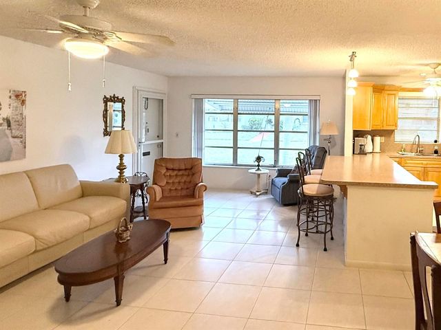 200 Pine Point Drive B, Boynton Beach, FL 33435