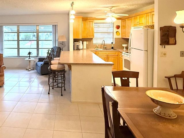 200 Pine Point Drive B, Boynton Beach, FL 33435