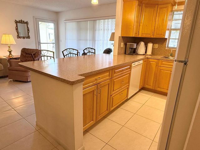 200 Pine Point Drive B, Boynton Beach, FL 33435