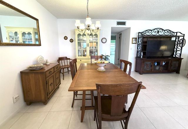 200 Pine Point Drive B, Boynton Beach, FL 33435