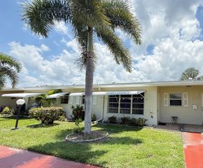 200 Pine Point Drive B, Boynton Beach, FL 33435