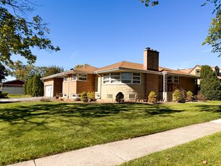 5000 N Oconto Avenue, Harwood Heights, IL 60706