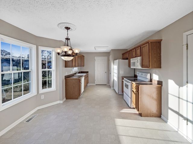 610 Chestnut Ct, Springfield, TN 37172