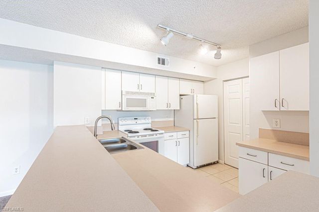 1810 Florida Club CIR 1204, Naples, FL 34112