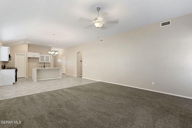 429 PLATEAU Drive, Socorro, TX 79927