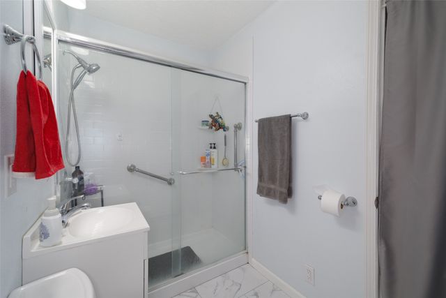 3851 E 25th Street, Des Moines, IA 50317