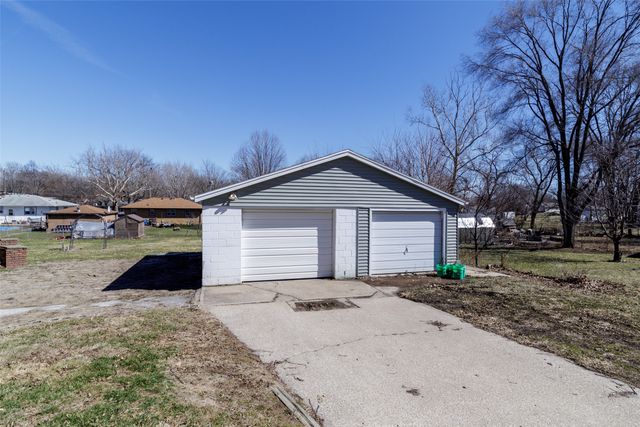 3851 E 25th Street, Des Moines, IA 50317