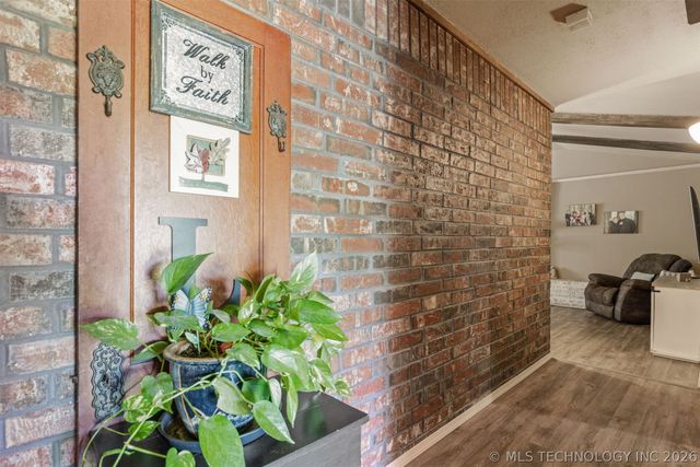 17404 S 324th East Avenue, Coweta, OK 74429