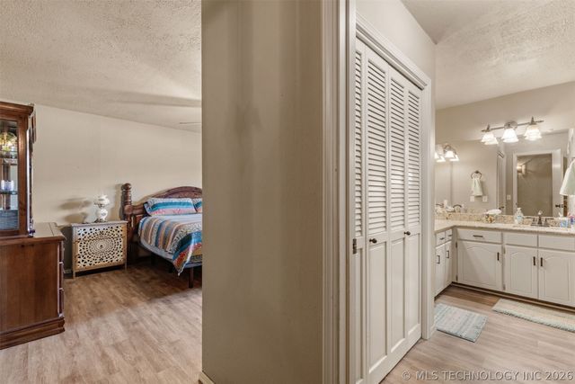 17404 S 324th East Avenue, Coweta, OK 74429