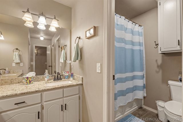 17404 S 324th East Avenue, Coweta, OK 74429