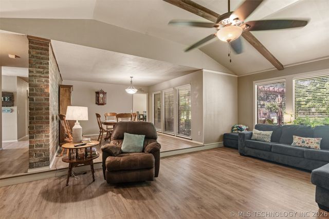 17404 S 324th East Avenue, Coweta, OK 74429