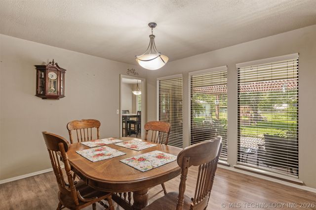 17404 S 324th East Avenue, Coweta, OK 74429