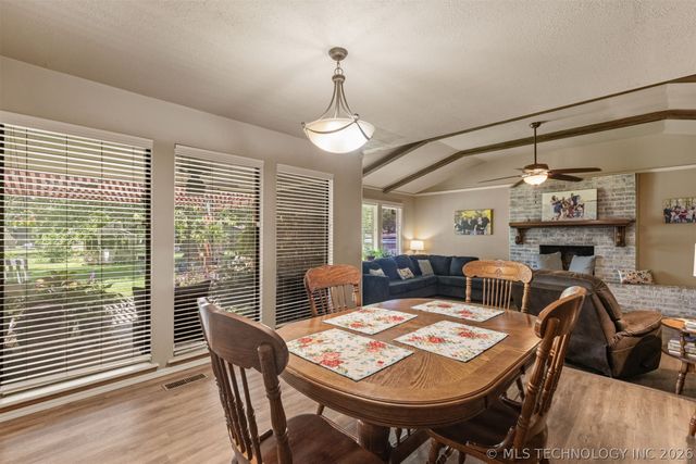 17404 S 324th East Avenue, Coweta, OK 74429
