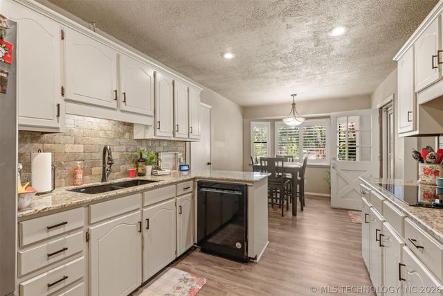 17404 S 324th East Avenue, Coweta, OK 74429