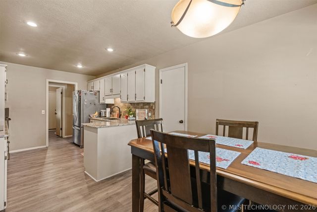 17404 S 324th East Avenue, Coweta, OK 74429