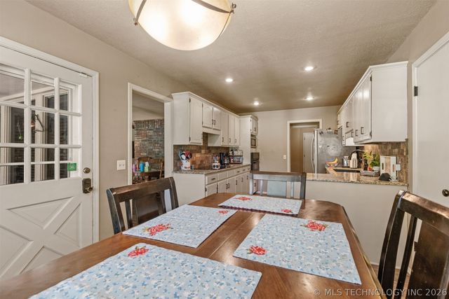 17404 S 324th East Avenue, Coweta, OK 74429