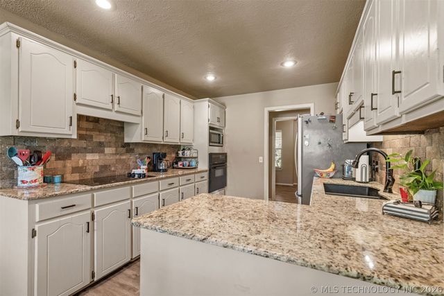 17404 S 324th East Avenue, Coweta, OK 74429