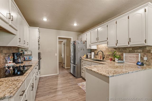 17404 S 324th East Avenue, Coweta, OK 74429