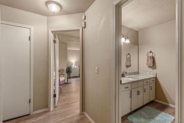 17404 S 324th East Avenue, Coweta, OK 74429
