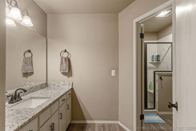17404 S 324th East Avenue, Coweta, OK 74429