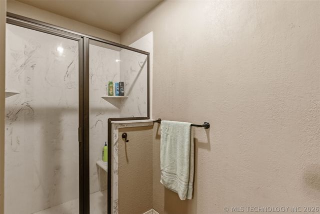17404 S 324th East Avenue, Coweta, OK 74429